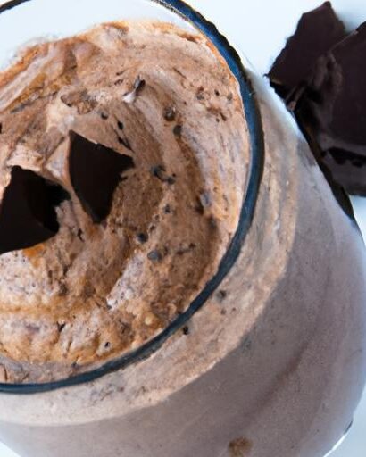 Whip Up a 5-Ingredient Chocolate Smoothie in Minutes